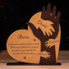 Cadou personalizat pentru mama – Inima cu Mâna gravată pe lemn