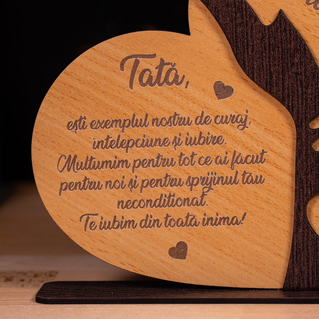 Dar special pentru tata – Inima cu Mâna pe lemn gravat