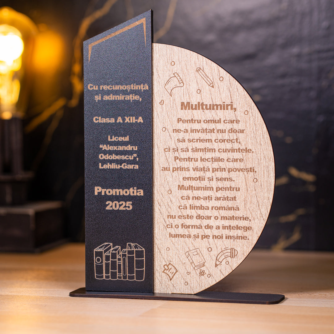 Cadou de final de an pentru profesori – mesaj de recunoștință gravat pe MDF.