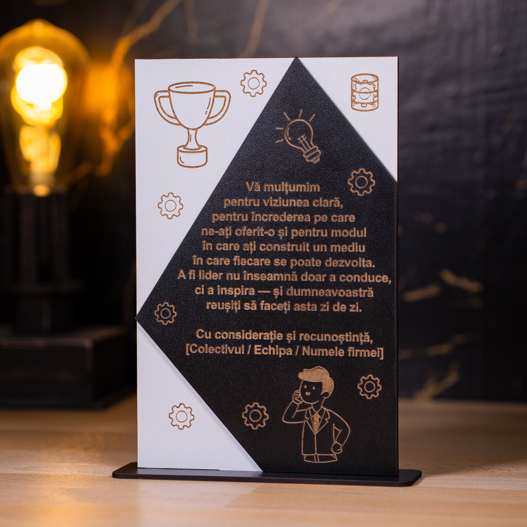 Cadou de mulțumire pentru lider – trofeu personalizat 14x22 cm.