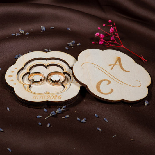 Cutie pentru verighete personalizata cu numele si data evenimentului - Model elegant in forma de floare, 10x10x3cm