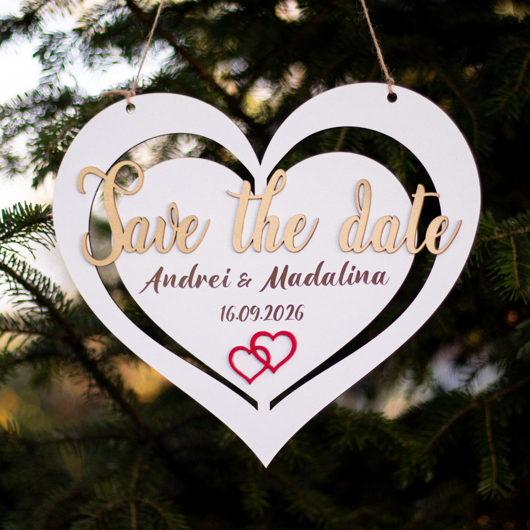 Placuta Save the date personalizata cu numele si data evenimentului in forma de inima, 32x27 cm, MDF, ES012