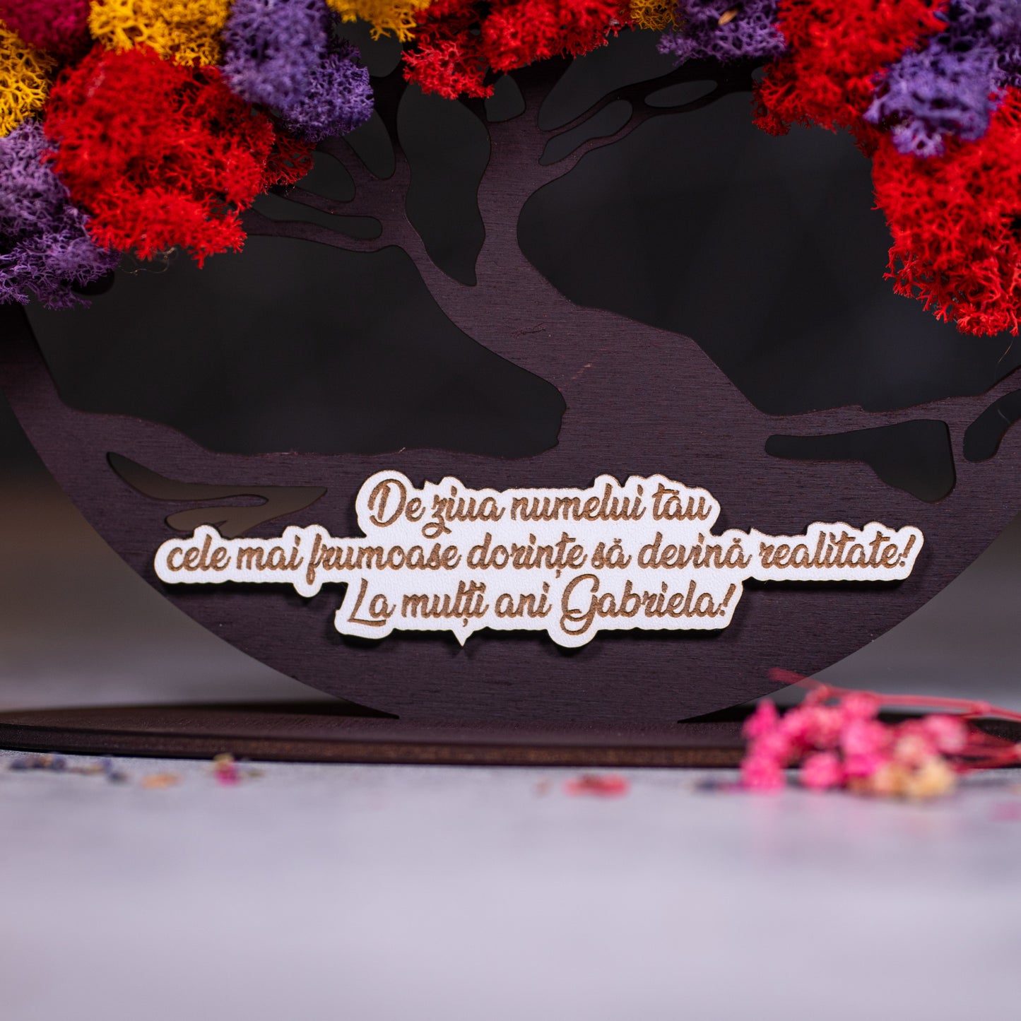 Copacul vietii din lemn cu licheni colorati si mesaj personalizat - La multi ani, 21x20cm