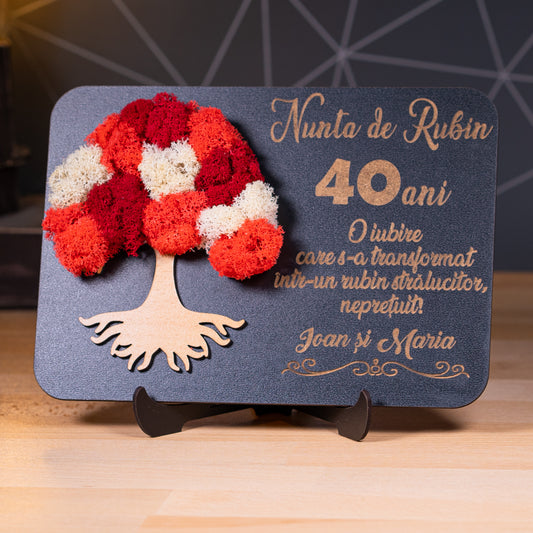 Cadou handmade pentru aniversare de nuntă – lemn gravat și licheni