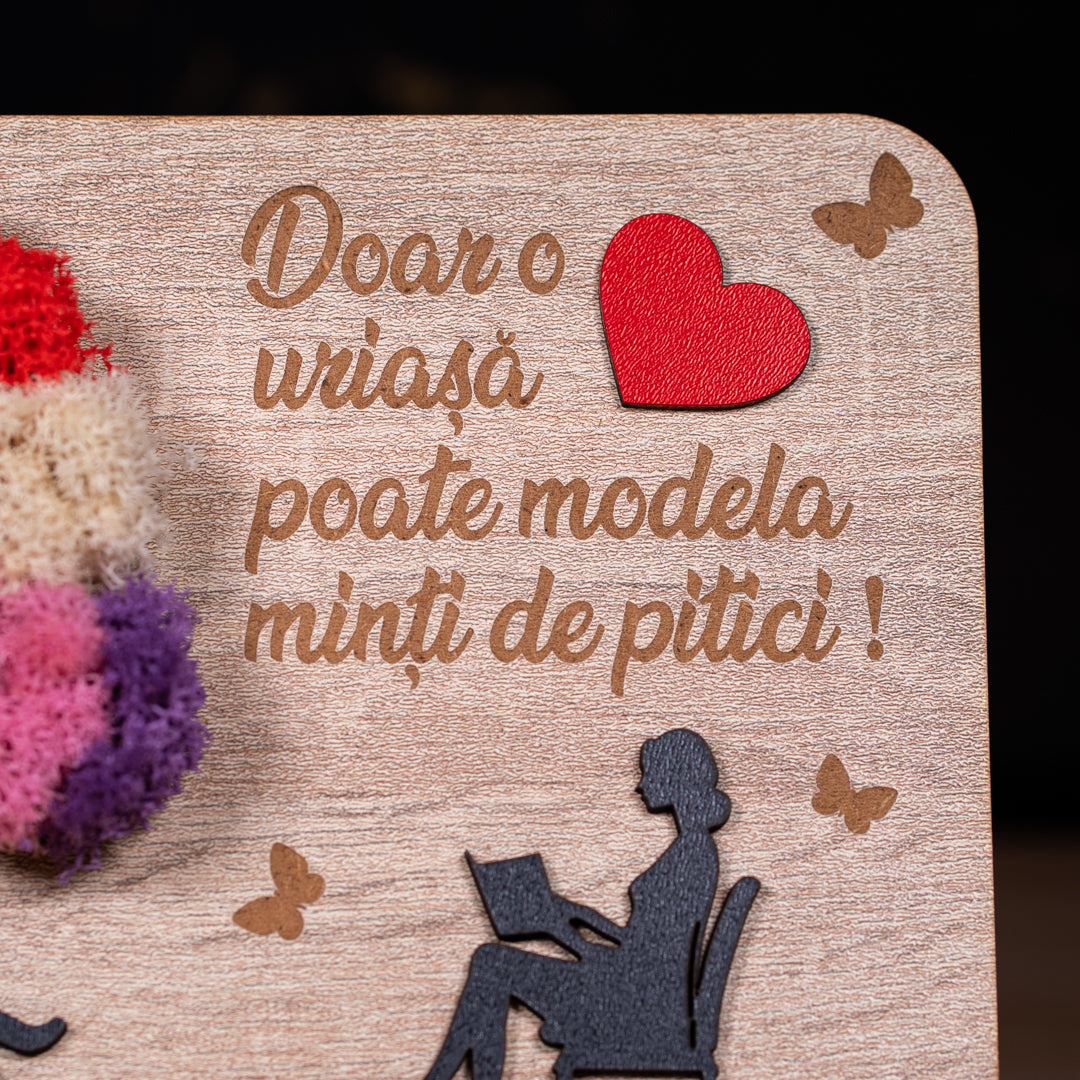 Tablou cu licheni și gravură – simbol al cunoștințelor și aprecierii