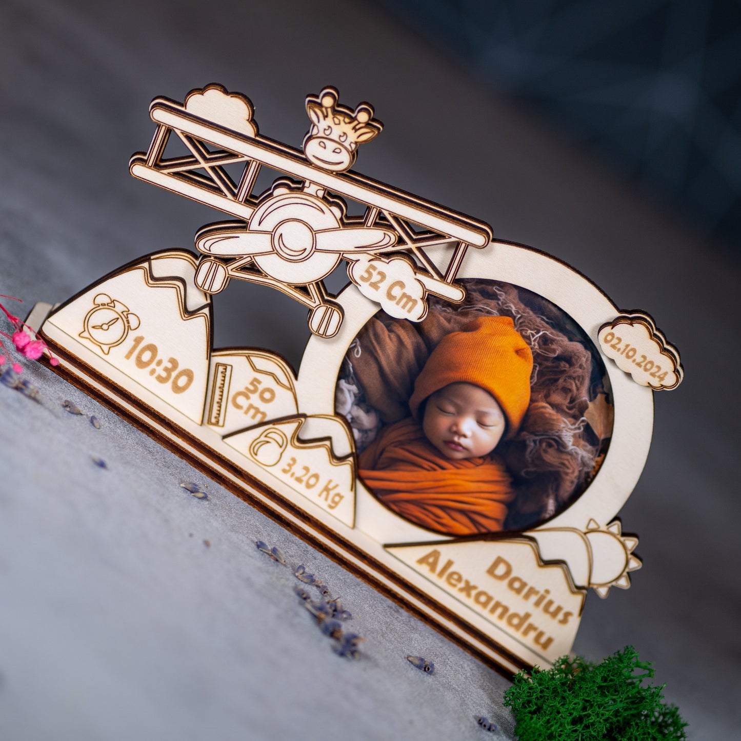 Rama foto pentru nou-nascut personalizata cu detaliile nasterii - Model avion