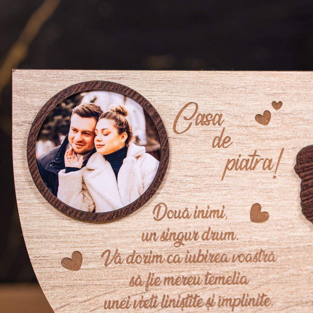 Trofeu cu mesaj Casă de piatră – cadou simbolic pentru un cuplu