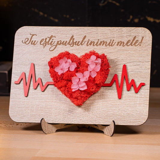 Cadou romantic pentru iubit/iubită – lemn gravat și licheni stabilizați