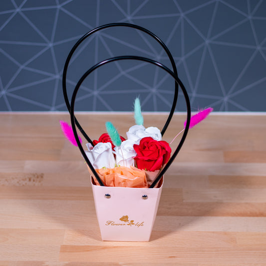 Cosulet cu trandafiri din sapun - Martisor