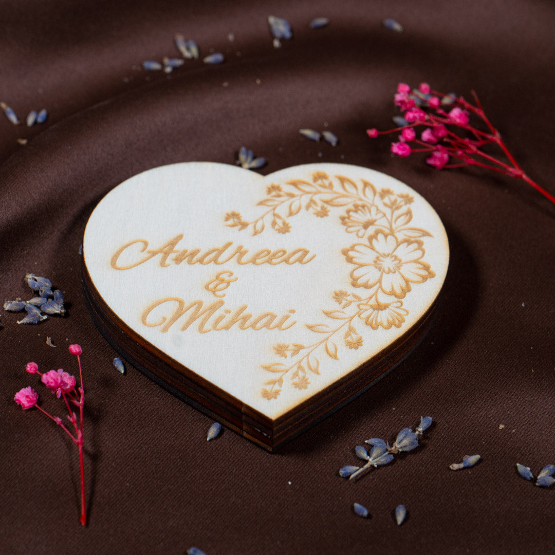 Cutie pentru verighete personalizata cu numele si data evenimentului - Model elegant in forma de inima, 10x10x3cm