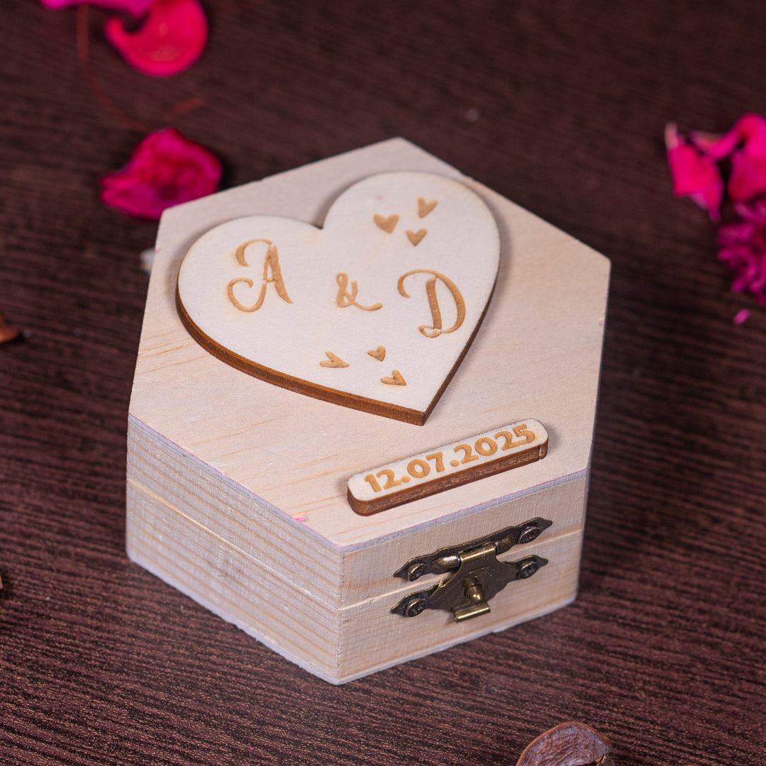 Suport verighete hexagonal, personalizat pentru miri