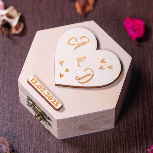 Cutie rustică nuntă – verighete în cufăr gravat cu laser