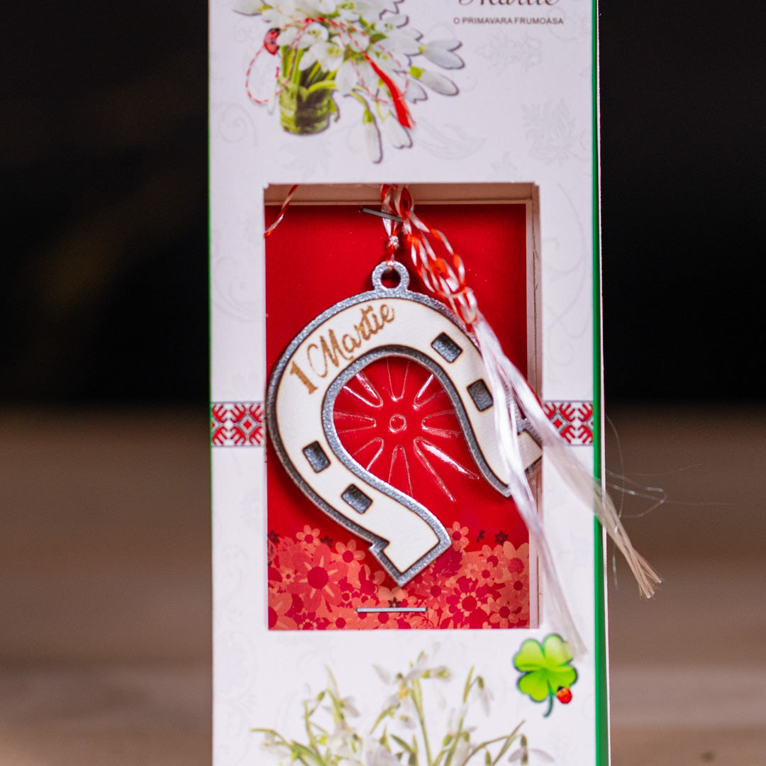 Martisor din lemn handmade - Model Potcoava "1 Martie"