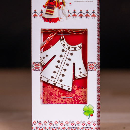 Martisor din lemn handmade - Model ie