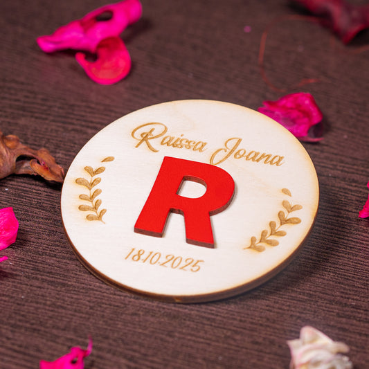 Marturie eleganta din lemn, personalizata, pentru botez cerc 8cm