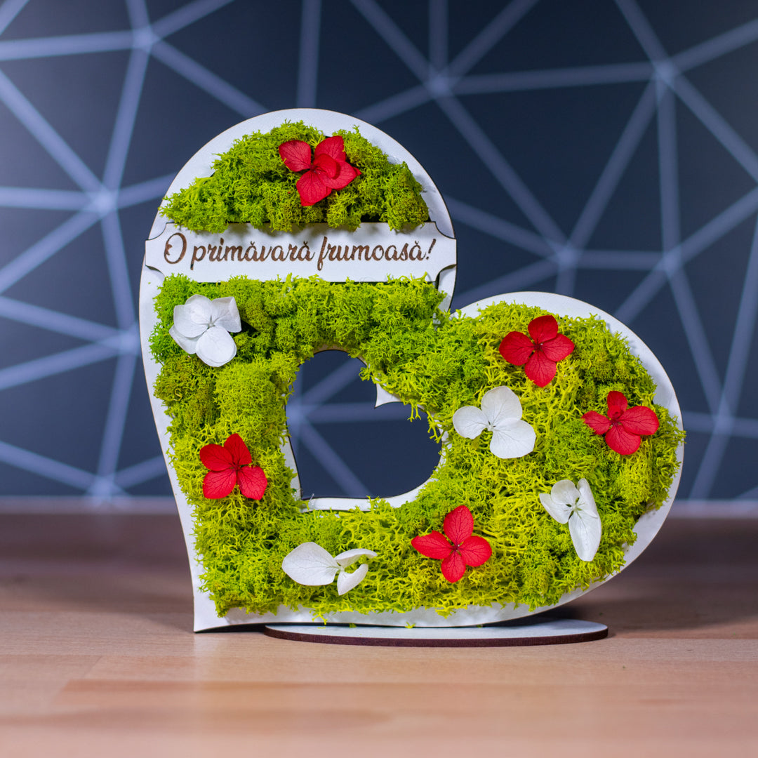 Placheta inima cu licheni si hortensii- o primavara frumoasa