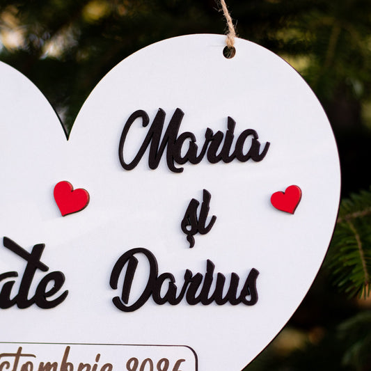 Placuta Save the date personalizata cu numele si data evenimentului in forma de inima, 32x27 cm, MDF, ES011