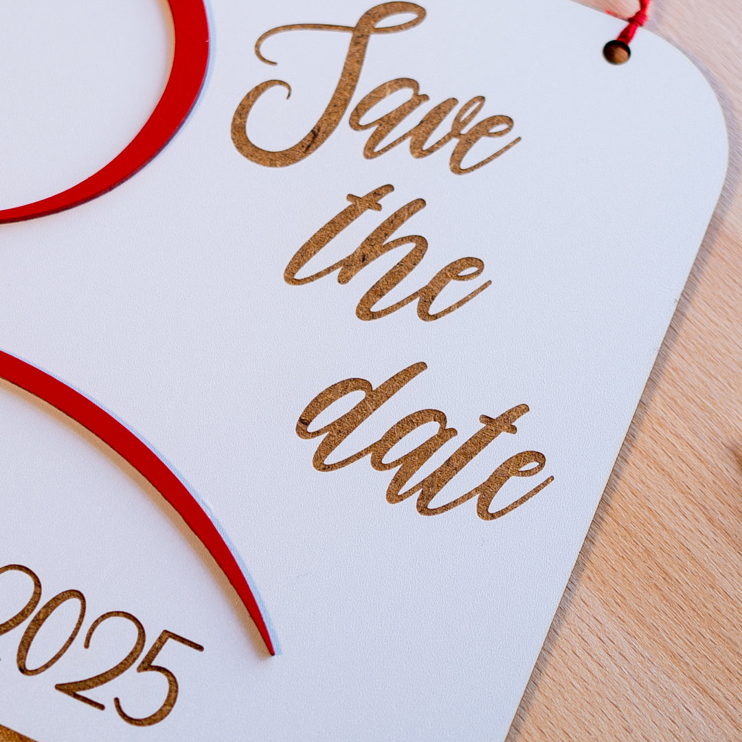 Plăcuță lemn personalizată cu nume și dată, model elegant