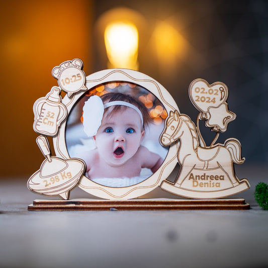 Rama foto pentru nou-nascut personalizata cu detaliile nasterii - Model jucarii