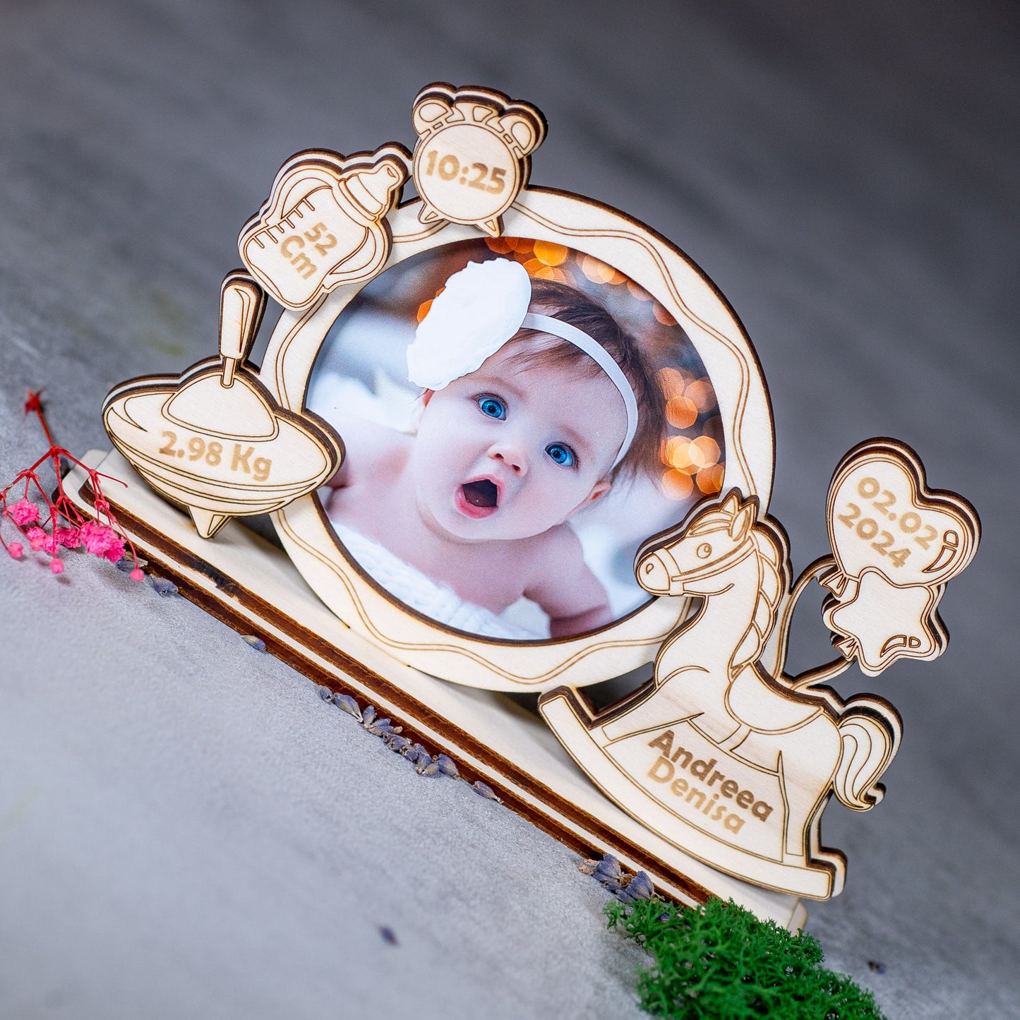 Rama foto pentru nou-nascut personalizata cu detaliile nasterii - Model jucarii