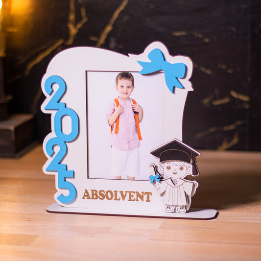 Suport foto tematic „Absolvent” pentru băieți – 17x19cm