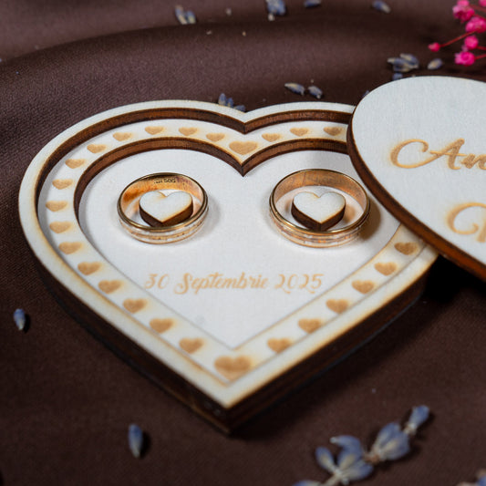 Cutie pentru verighete personalizata cu numele si data evenimentului - Model elegant in forma de inima, 10x10x3cm