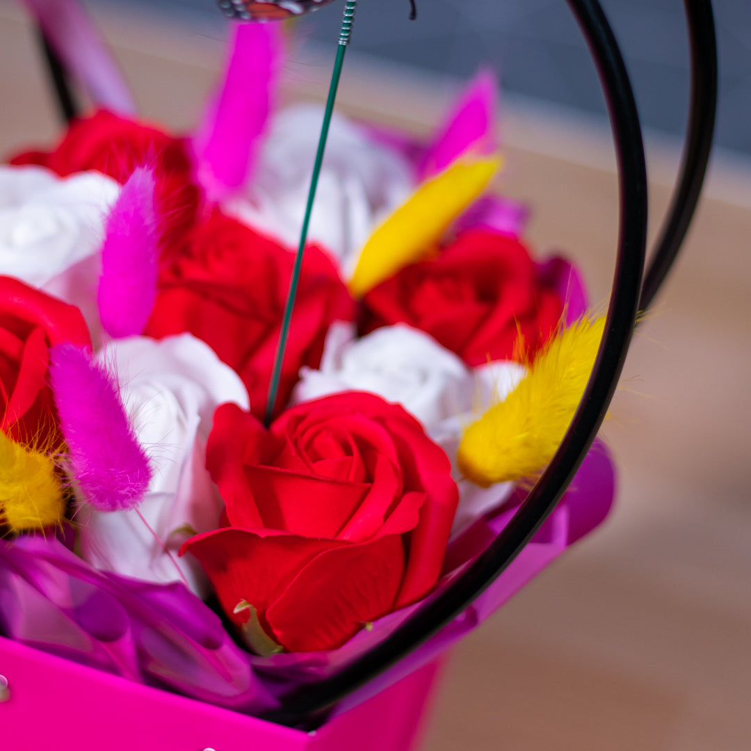 Cosulet cu trandafiri din săpun