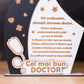 Trofeu pentru doctor – design modern cu simboluri medicale și text emoționant.