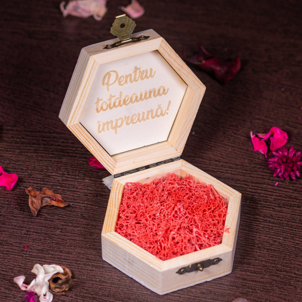 Cufăr hexagon din lemn pentru verighete – personalizat cu nume și dată