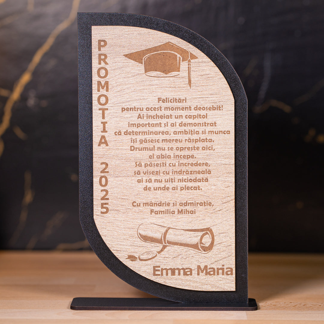 Cadou de absolvire personalizat – trofeu cu mesaj inspirațional și nume gravat.