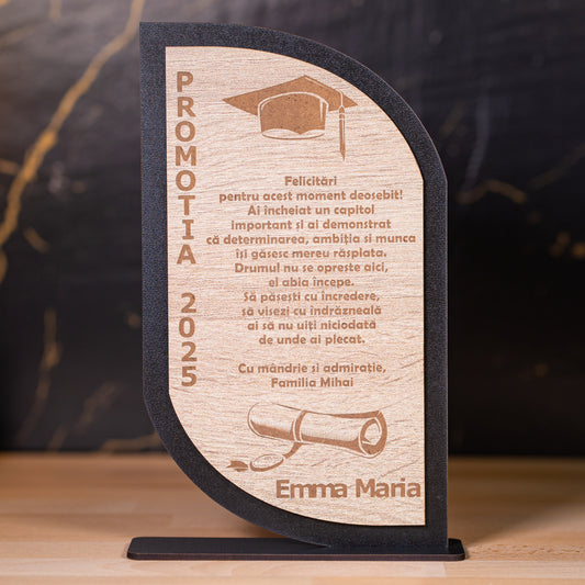 Cadou de absolvire personalizat – trofeu cu mesaj inspirațional și nume gravat.