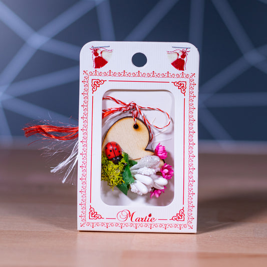 Martisor rustic din lemn cu flori uscate