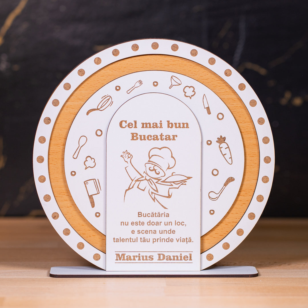 Cadou pentru bucătar – trofeu personalizat cu simboluri culinare și text gravat.