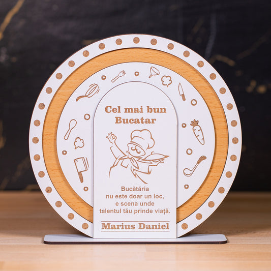 Cadou pentru bucătar – trofeu personalizat cu simboluri culinare și text gravat.