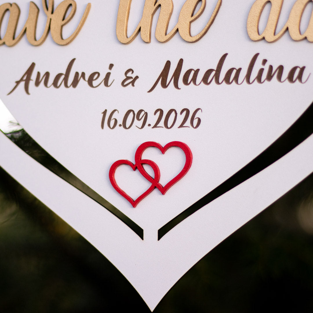 Placuta Save the date personalizata cu numele si data evenimetului in forma de inima, 32x27 cm, MDF, ES012