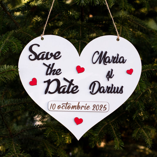 Placuta Save the date personalizata cu numele si data evenimetului in forma de inima, 32x27 cm, MDF, ES011