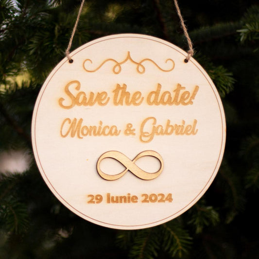 Placuta Save the date personalizata cu numele si data evenimetului, 21x21 cm, Lemn, ES001