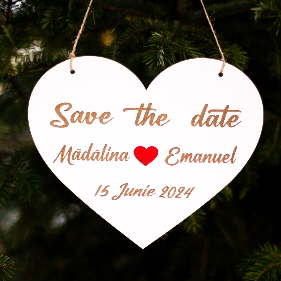 Placuta Save the date personalizata cu numele si data evenimetului, 25x20 cm, MDF alb, ES007