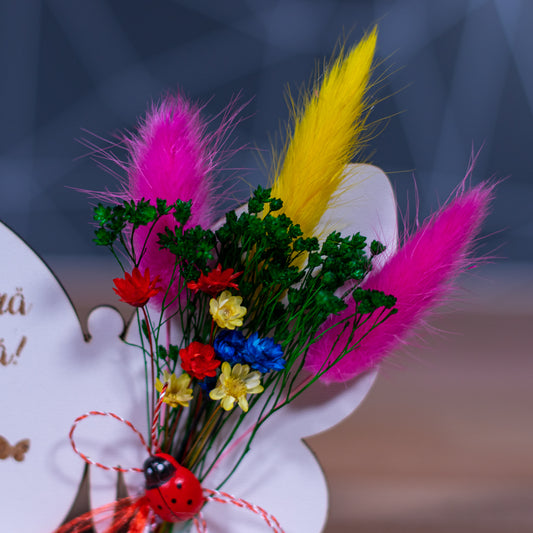 Fluture cu flori uscate si suport - O primavara frumoasa