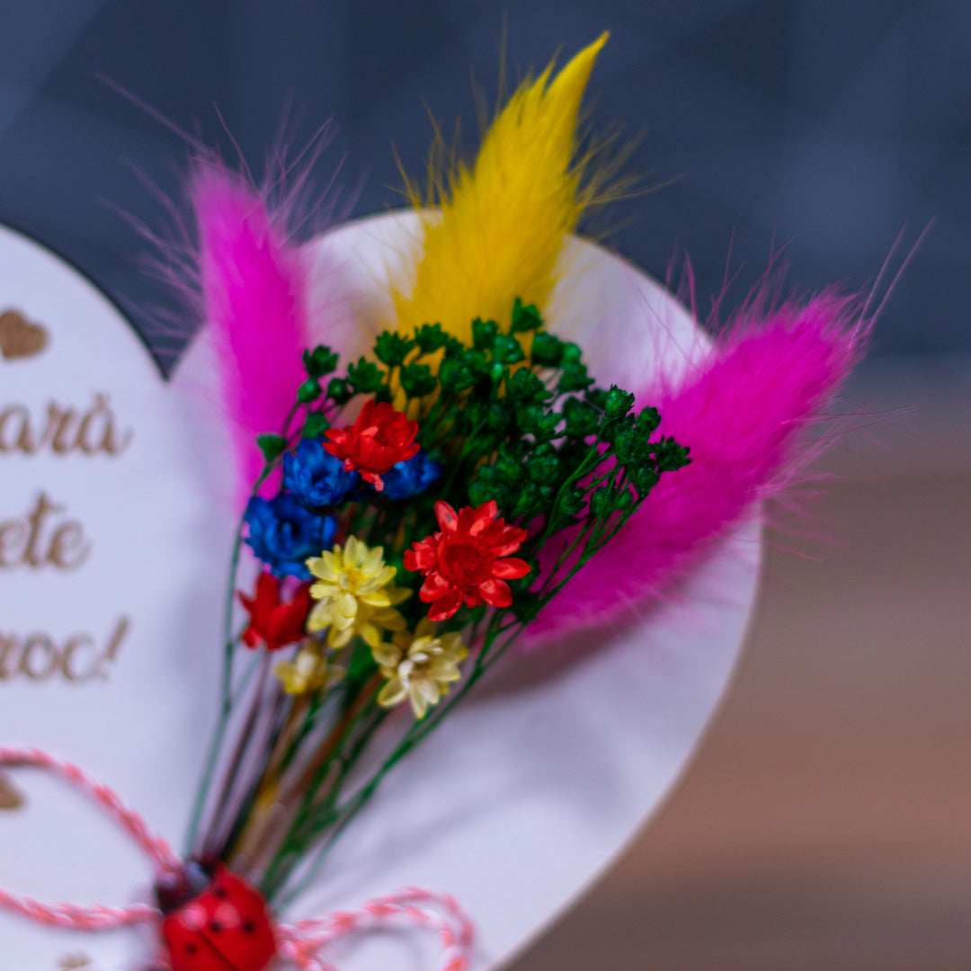 Inima cu flori uscate si suport - O primavara frumoasa