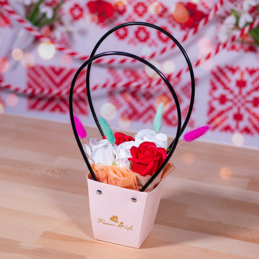 Cosulet cu trandafiri din sapun - Martisor
