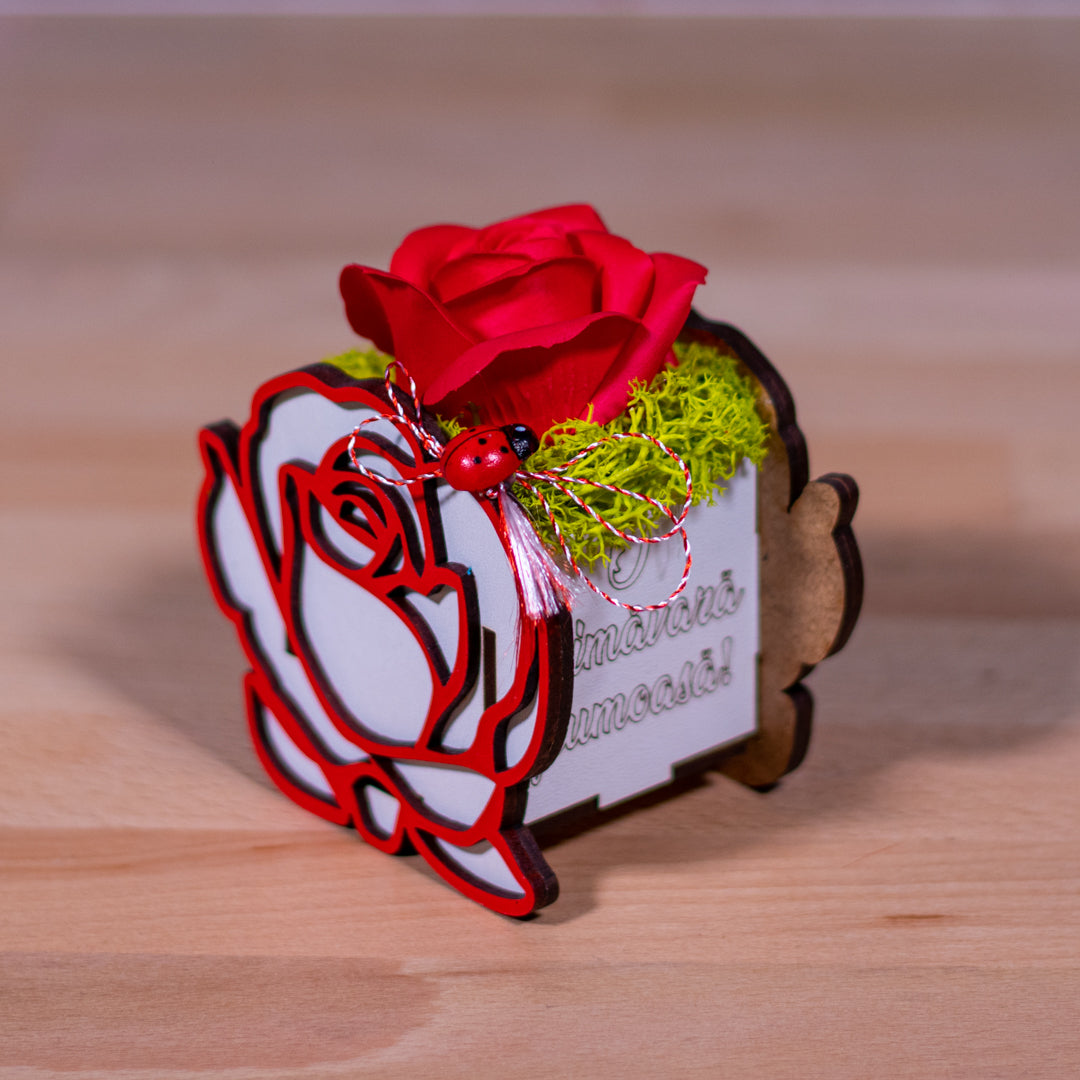 Martisor Cu Trandafir Si Licheni - Model Trandafir