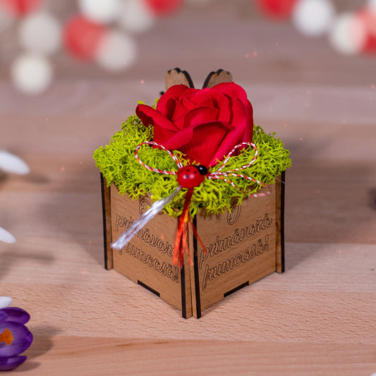 Martisor Cu Trandafir Si Licheni - Model Lalea O Primavara Frumoasa, Lemn