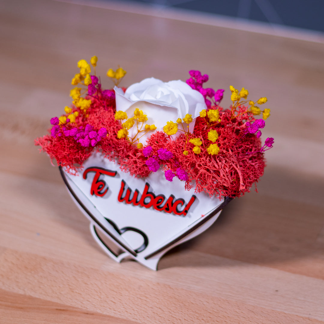 Cutiuta cu trandafiri- Te iubesc
