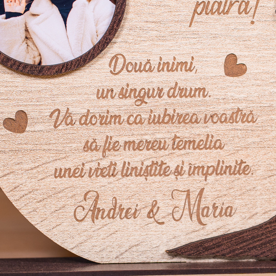 Cadou personalizat de nuntă – design elegant pentru proaspeți căsătoriți