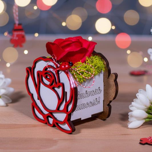 Martisor Cu Trandafir Si Licheni - Model Trandafir