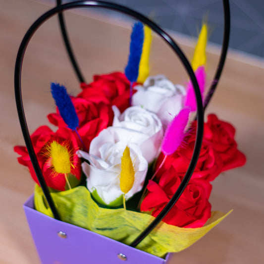 Coșulet cu trandafiri din săpun cu 9 trandafiri