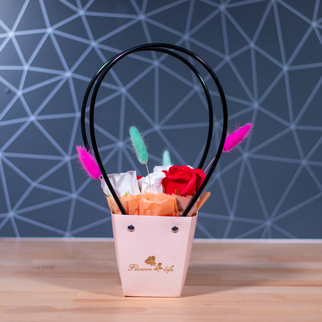 Cosulet cu trandafiri din sapun - Martisor