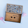 Cutie de verighete personalizată din lemn – model dreptunghiular Mr & Mrs, 14x8 cm