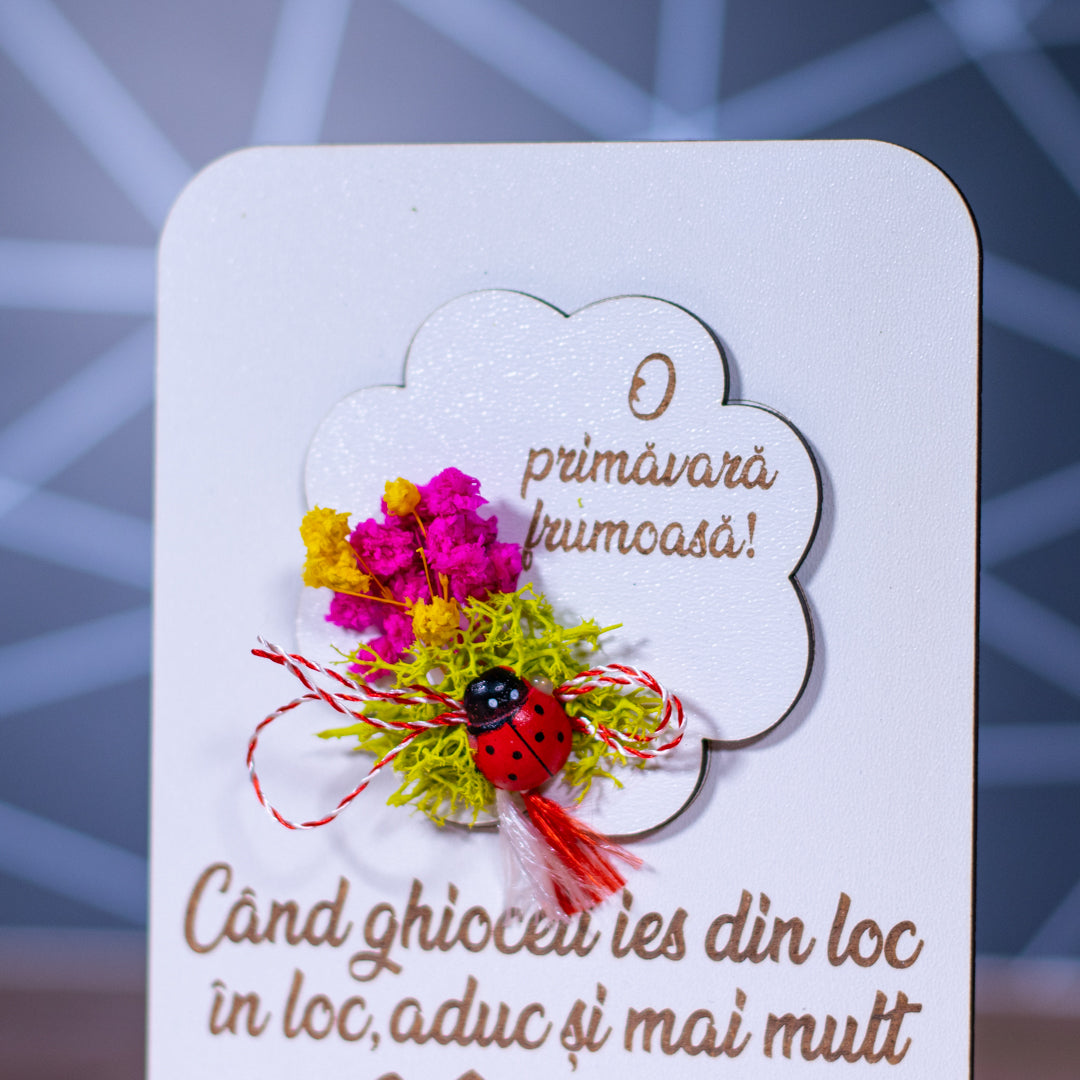 Felicitare martisor cu flori uscate si licheni - Noroc